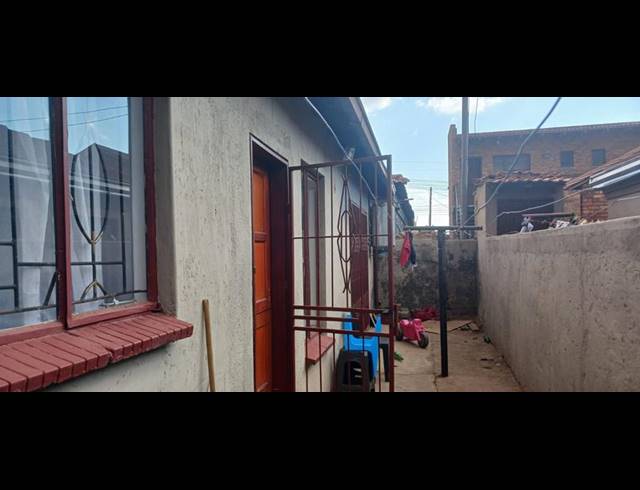 5 BEDROOM HOUSE FOR SALE IN CLAYVILLE